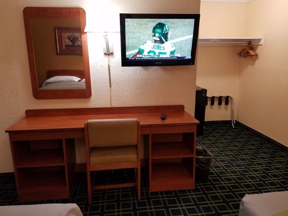 贝尔弗劳尔价值汽车旅馆 外观 照片