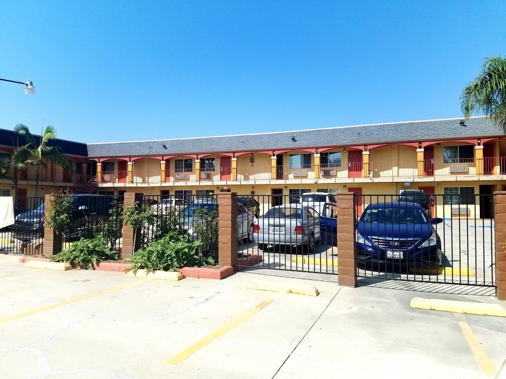 贝尔弗劳尔价值汽车旅馆 外观 照片